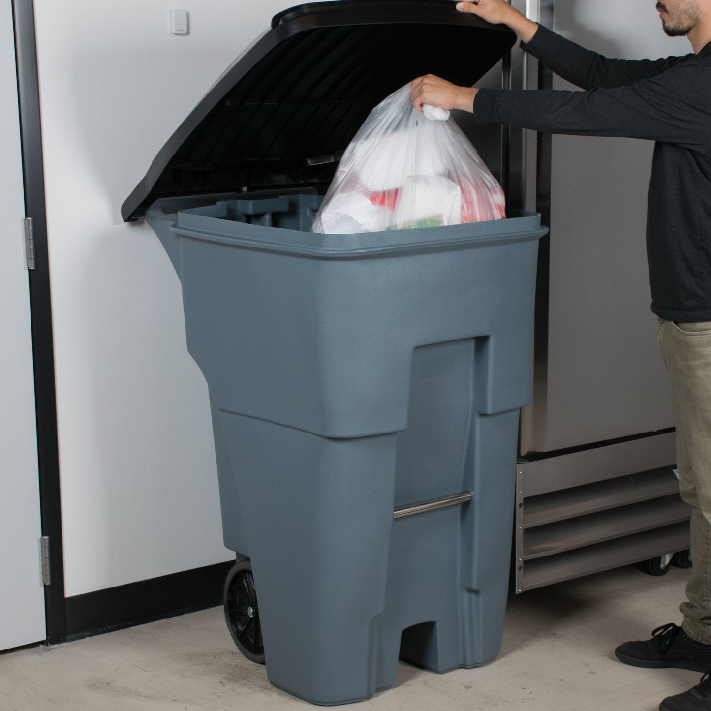 CONTENEDOR BOTE DE BASURA ROLLOUT® 95 GAL