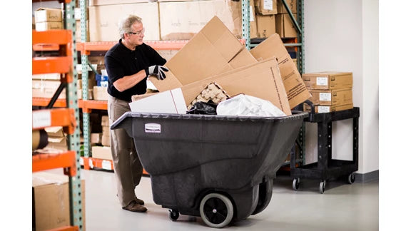 Contenedor volcador Rubbermaid espuma estruct. 2721 kg. negro