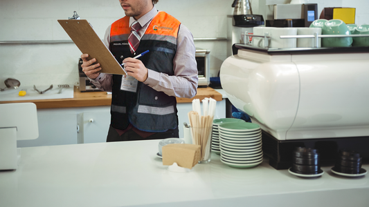 Guía práctica de la NOM-251 para restaurantes: evita multas y clausuras