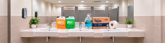 Lavabos de baño escolar con papel higiénico jumbo, jabón y químicos de limpieza listos para reposición mensual