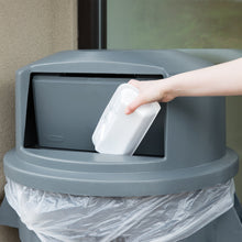 Tapa domo para contenedor Brute de 166 lts. Rubbermaid gris