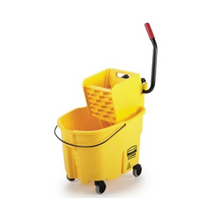 BALDE Y EXPRIMIDOR WAVEBRAKE® CON PRENSA LATERAL, 35 QT
