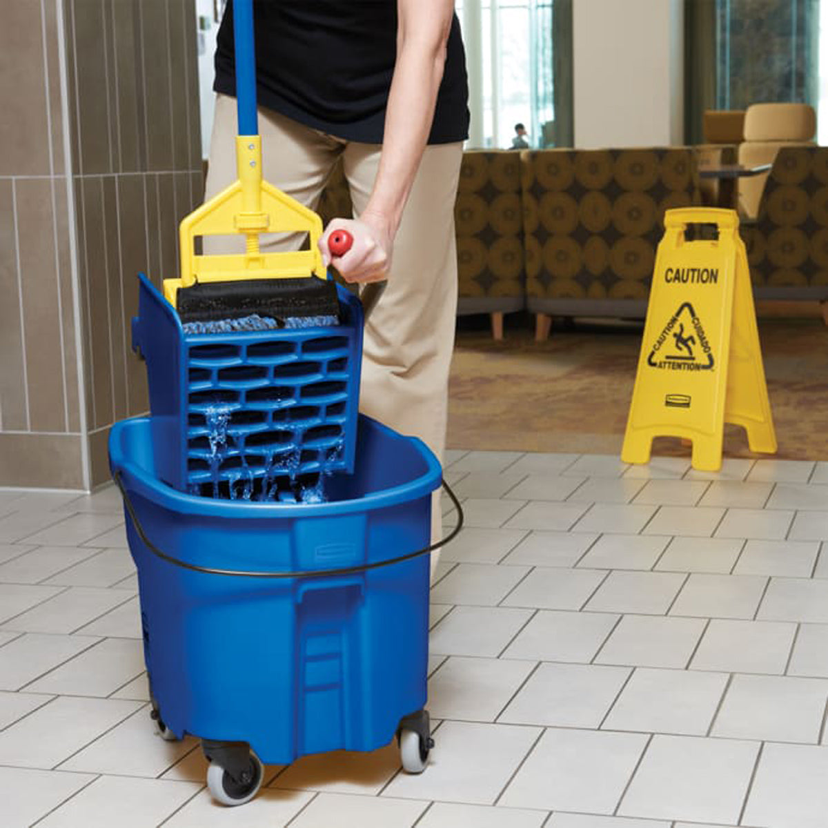 Cubeta Exprimidora Rubbermaid Wave Brake de Prensa Lateral Capacidad 8.7 gal Color Azul